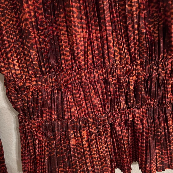 2/$30 Urban Outfitters Women's Plisse Peplum Crop Top Medium - Picture 7 of 9